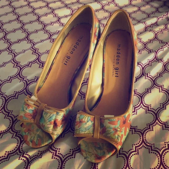 Madden Girl Shoes - Steve Madden floral heels with bow